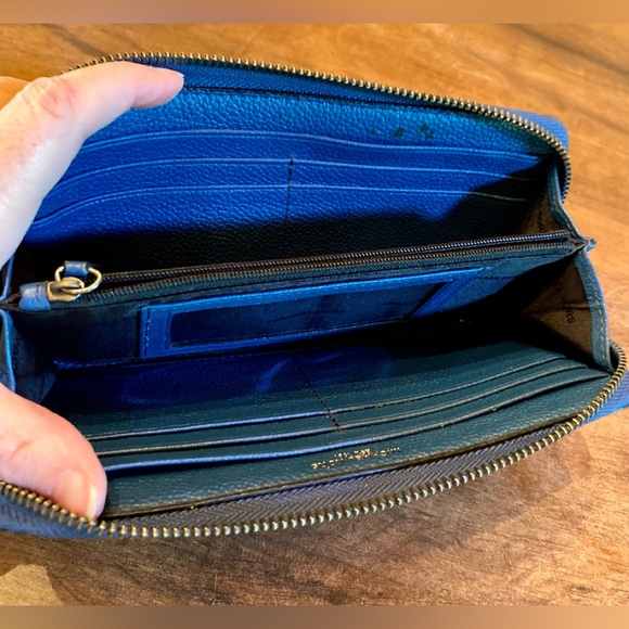 💥Michael Kors Pebbled Leather Zip Around Wallet💥 - Picture 6 of 12